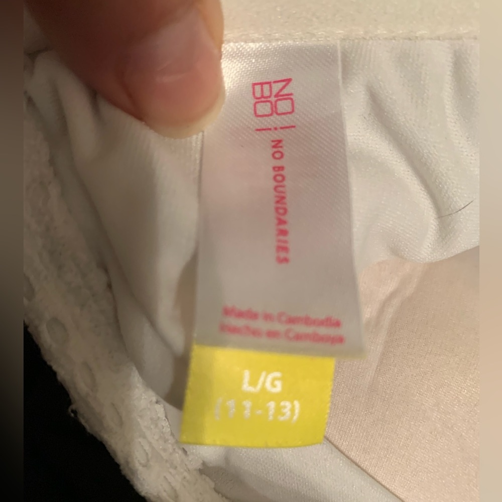 3/$20 No Boundaries Women’s White Crocheted Bikini Top - Size Large (11/13) - Picture 5 of 8